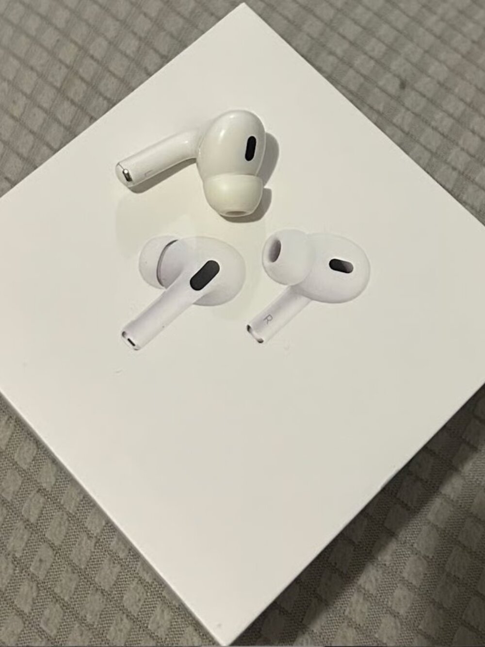 Apple AirPods Pro (2nd generation) LEFT EARBUD ONLY!